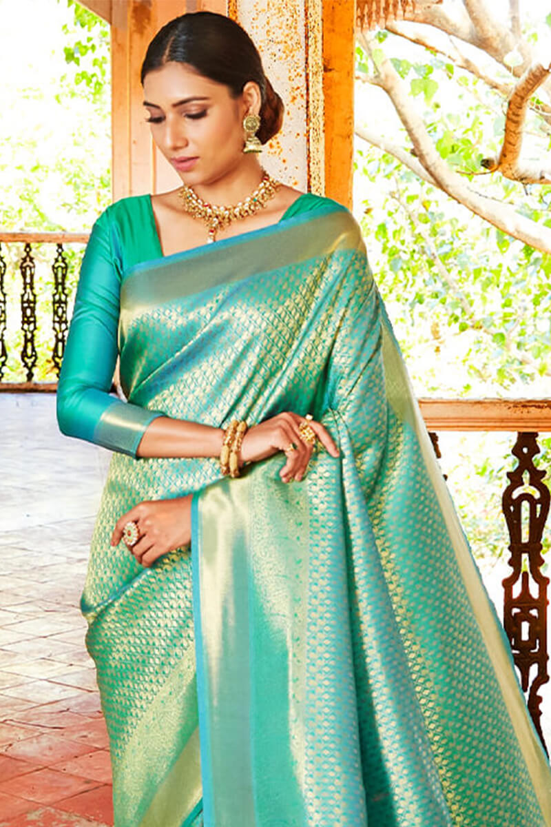 Gratifying Rama Kanjivaram Silk Saree With Beautiful Blouse Piece