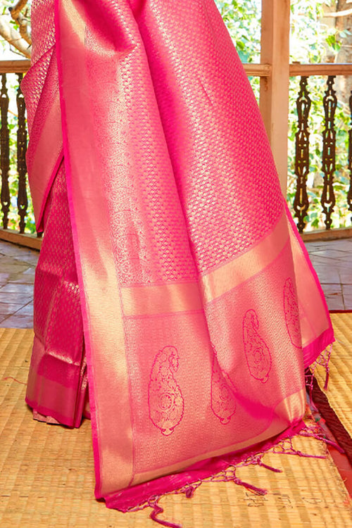 Load image into Gallery viewer, Devastating Dark Pink Kanjivaram Silk Saree With Gratifying Blouse Piece
