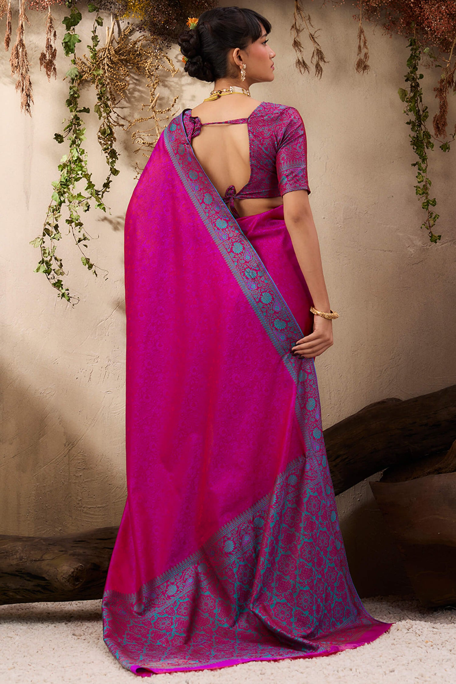 Ebullience Magenta Kanjivaram Silk Saree With Moiety Blouse Piece