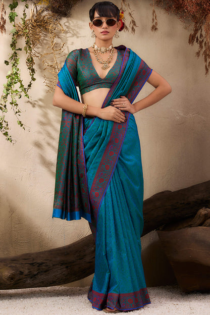 Ephemeral Rama Kanjivaram Silk Saree With Mellifluous Blouse Piece