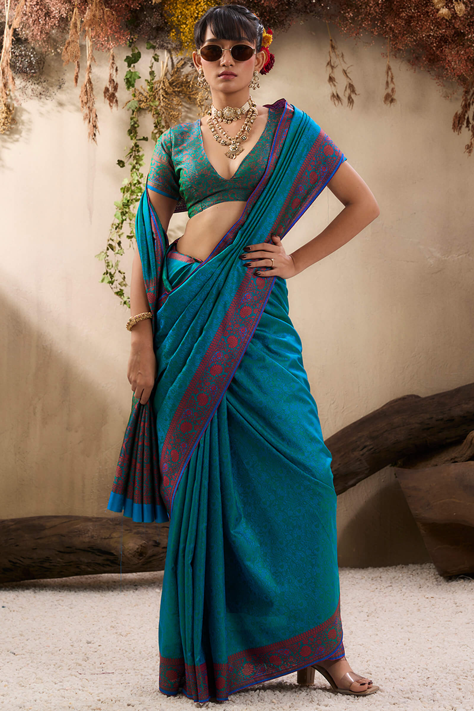 Ephemeral Rama Kanjivaram Silk Saree With Mellifluous Blouse Piece