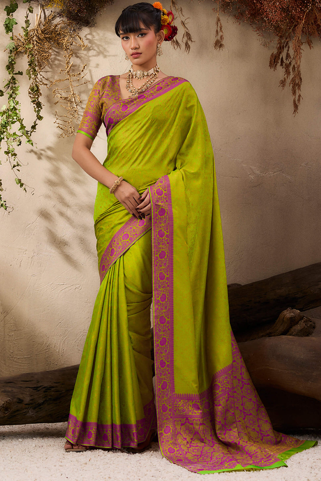 Prodigal Green Kanjivaram Silk Saree With Surpassing Blouse Piece
