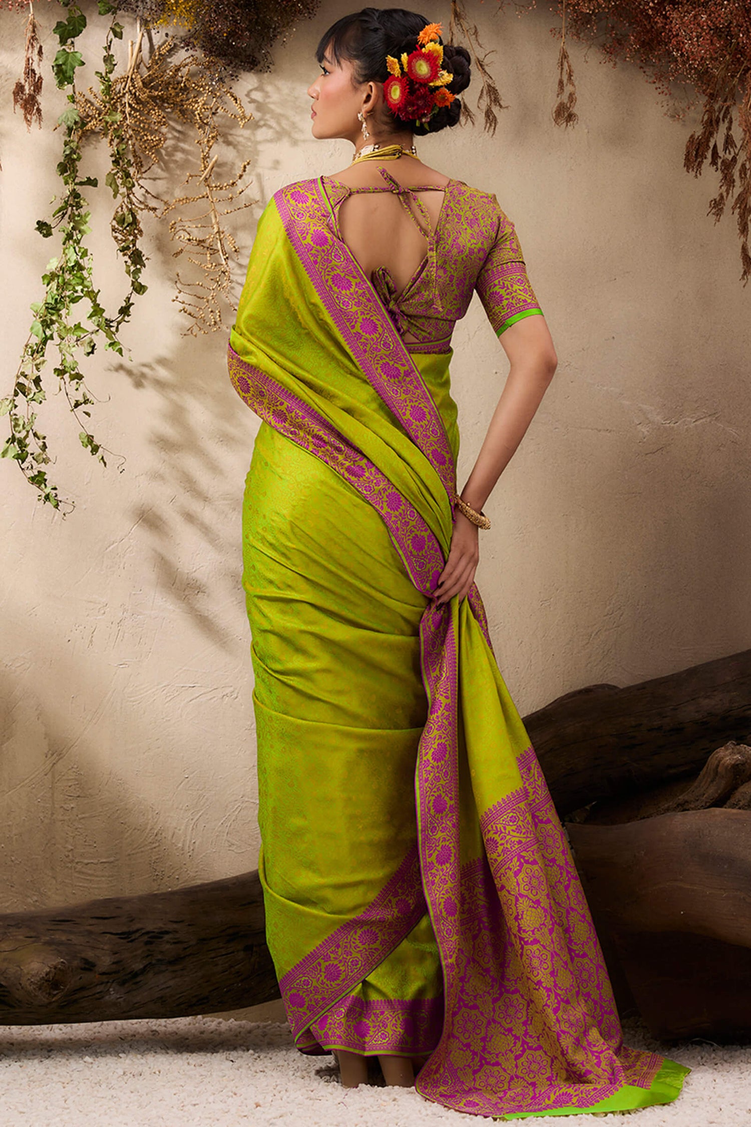 Prodigal Green Kanjivaram Silk Saree With Surpassing Blouse Piece