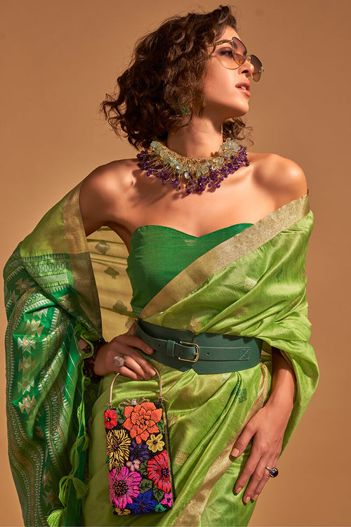 Load image into Gallery viewer, Beautiful Green Soft Banarasi Silk Saree With Mesmerising Blouse Piece
