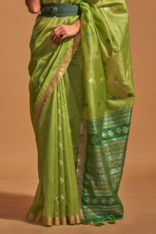 Load image into Gallery viewer, Beautiful Green Soft Banarasi Silk Saree With Mesmerising Blouse Piece
