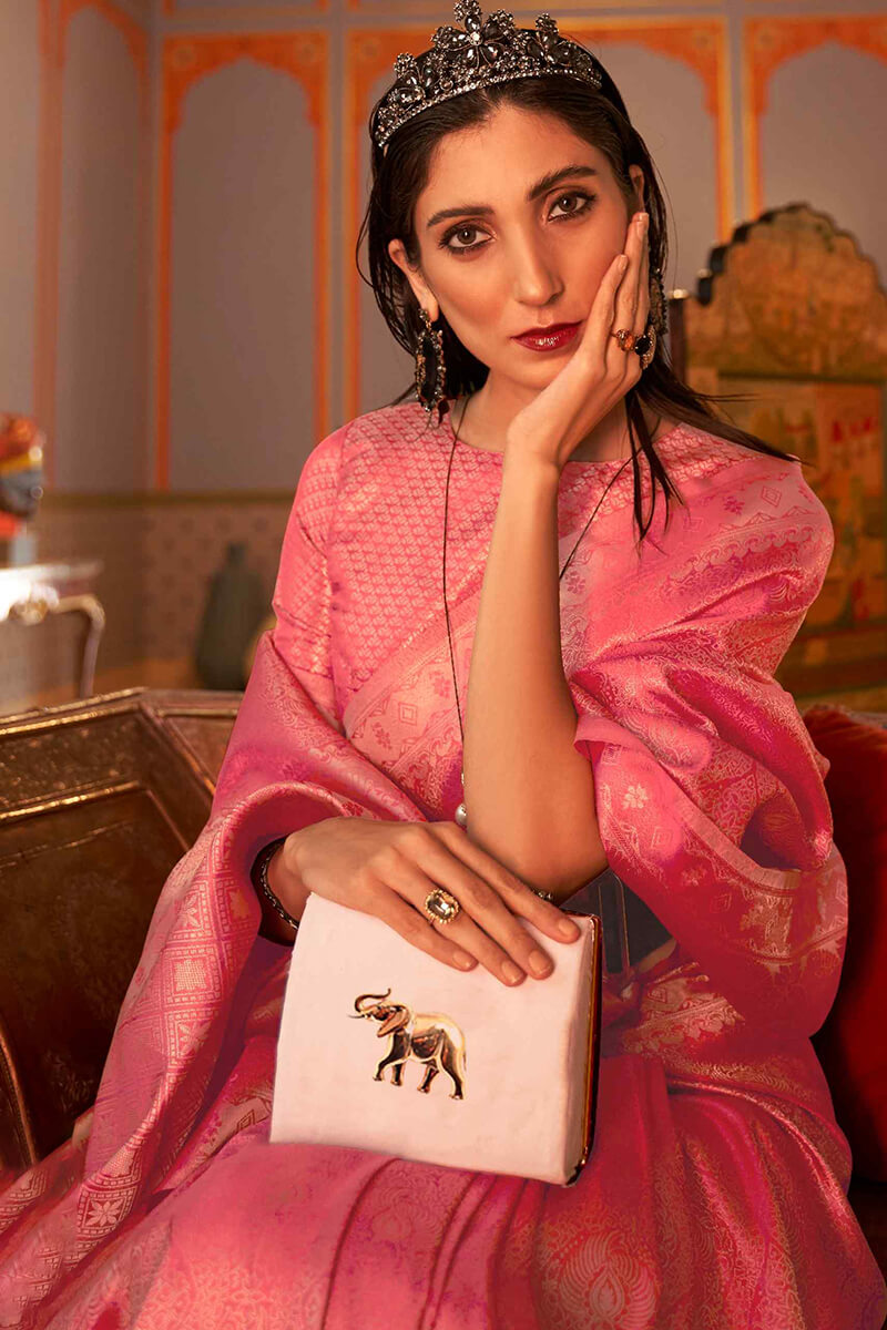 Groovy Pink Kanjivaram Silk Saree With Entrancing Blouse Piece