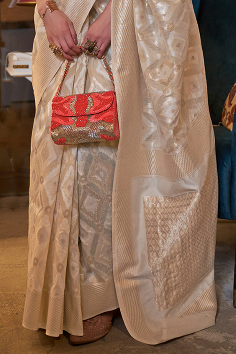 Opulent Beige Cotton Silk Saree With Arresting Blouse Piece
