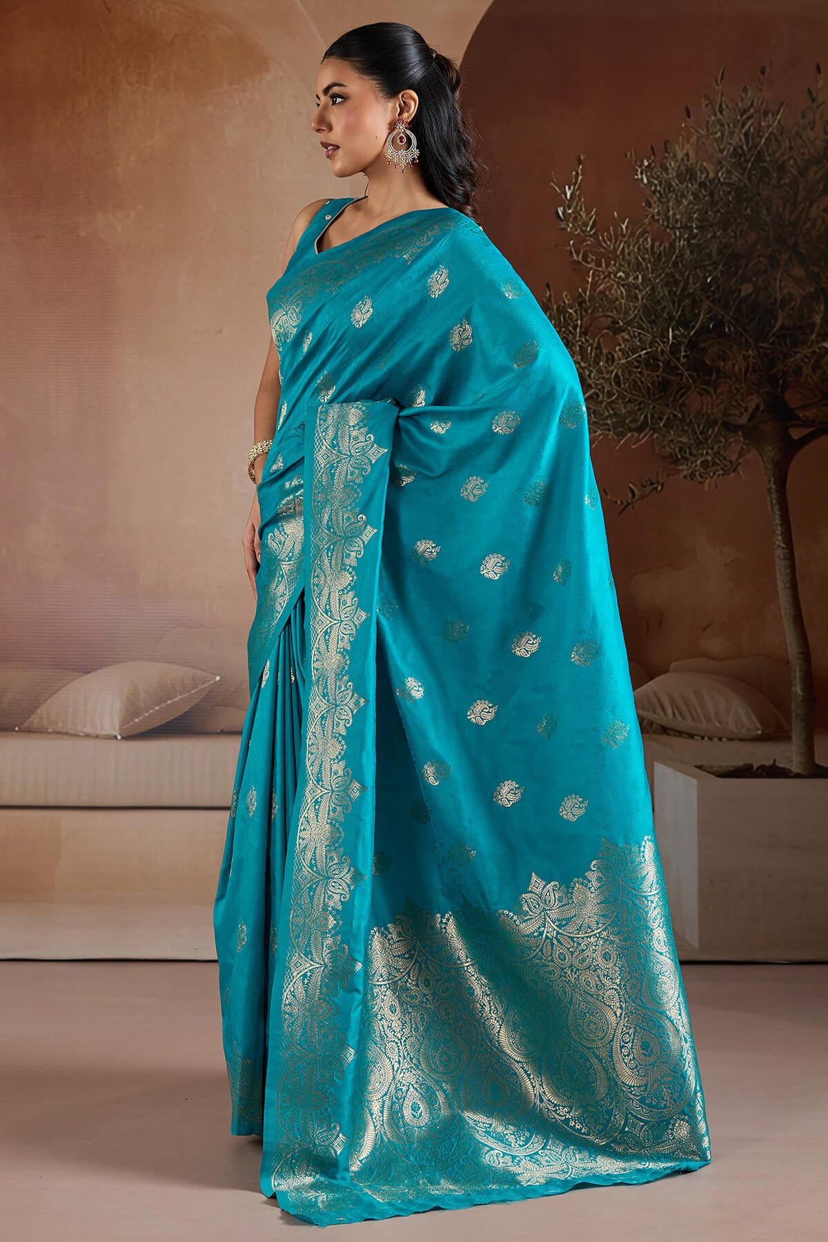 Delightful Firozi Pure Zari Weaving Banarasi Silk Saree With Elegant Blouse Piece