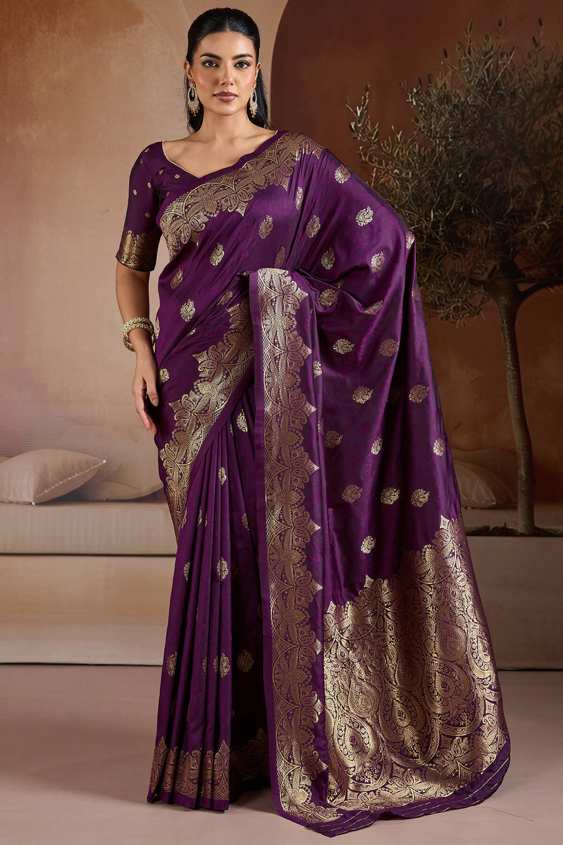 Surreptitious Purple Pure Zari Weaving Banarasi Silk Saree With Majesty Blouse Piece