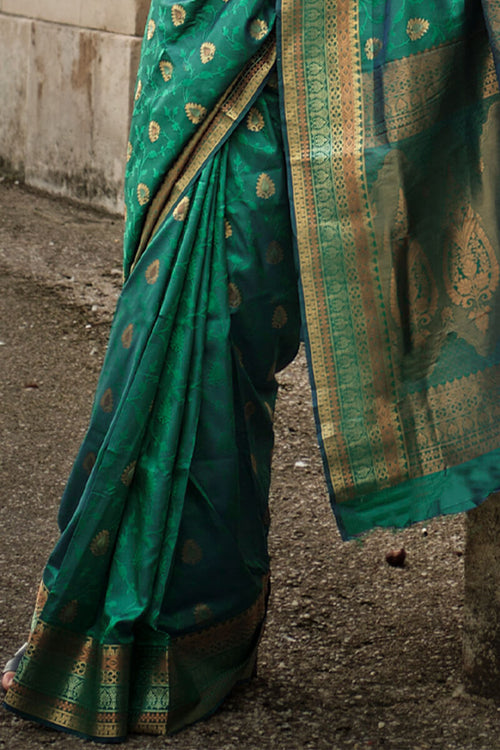 Load image into Gallery viewer, Blissful Dark Green Soft Banarasi Silk Saree With Inspiring Blouse Piece
