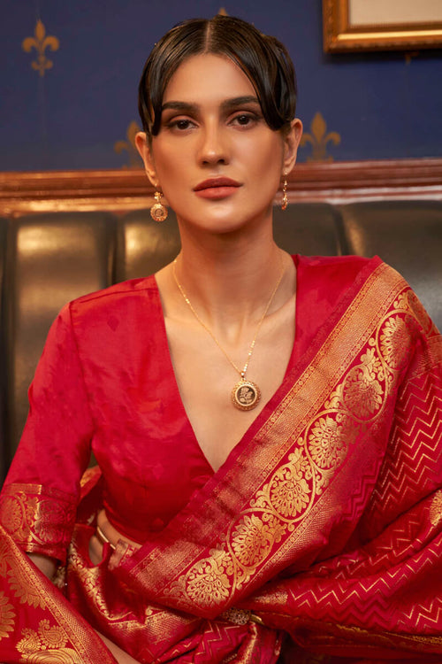 Load image into Gallery viewer, Extraordinary Red Soft Banarasi Silk Saree With Lovely Blouse Piece
