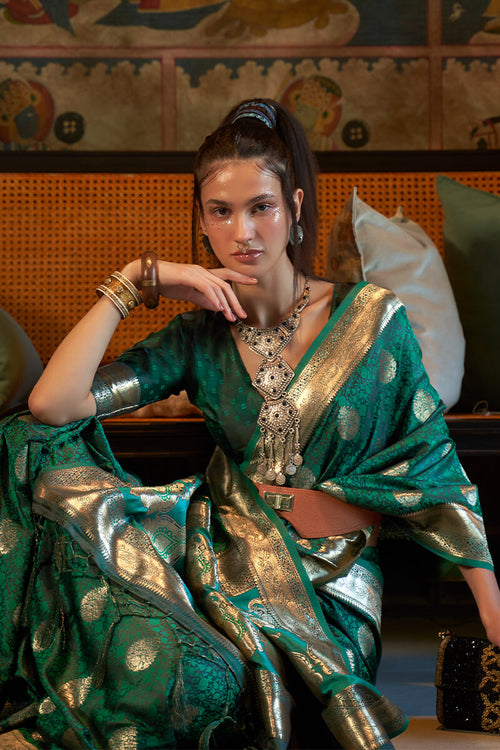 Load image into Gallery viewer, Charming Dark Green Soft Banarasi Silk Saree With Captivating Blouse Piece
