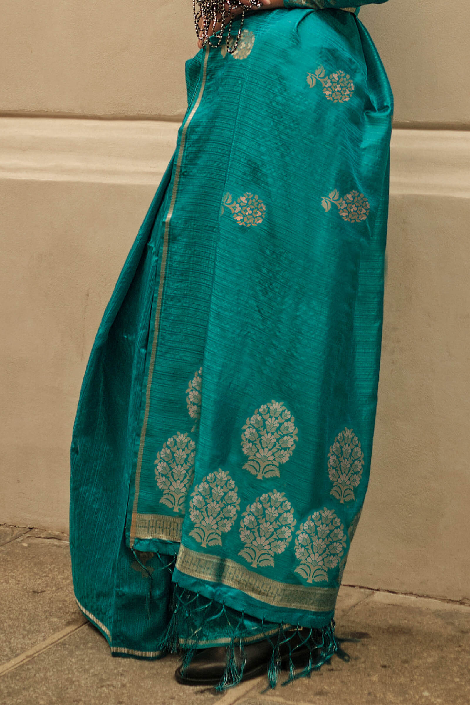 Desiring Rama Banarasi Satin Silk Saree With Prominent Blouse