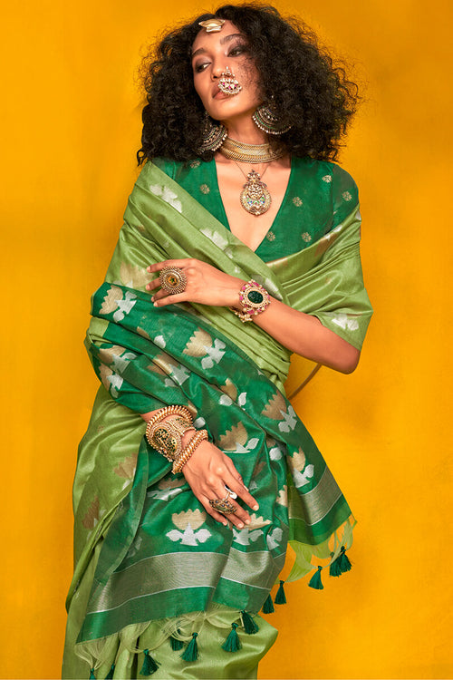 Load image into Gallery viewer, Marvellous Green Soft Banarasi Silk Saree With Sizzling Blouse Piece
