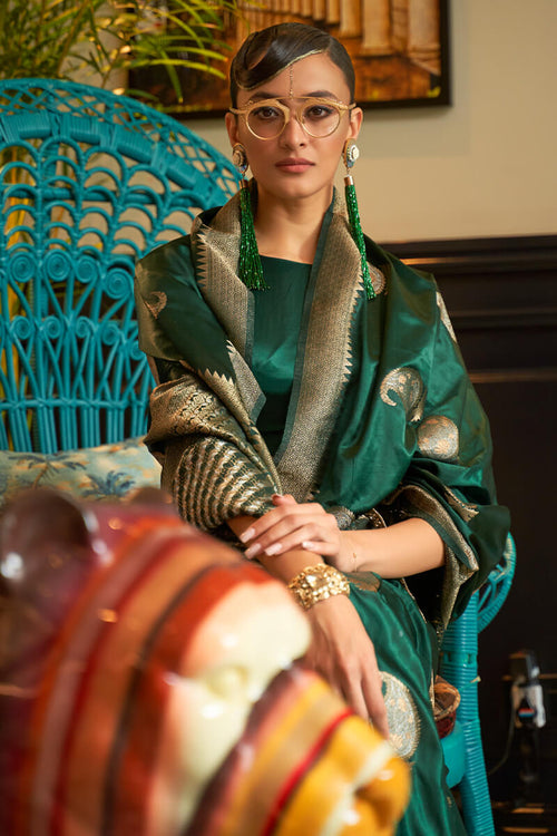 Load image into Gallery viewer, Staring Dark Green Soft Banarasi Silk Saree With Appealing Blouse Piece
