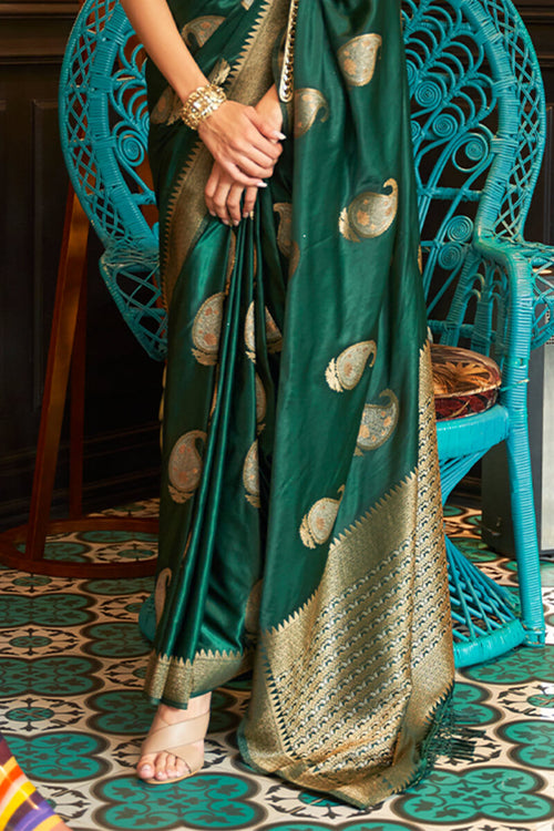 Load image into Gallery viewer, Staring Dark Green Soft Banarasi Silk Saree With Appealing Blouse Piece
