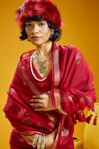 Scintillating Red Pure Munga Cotton Saree With Nectarous Blouse Piece