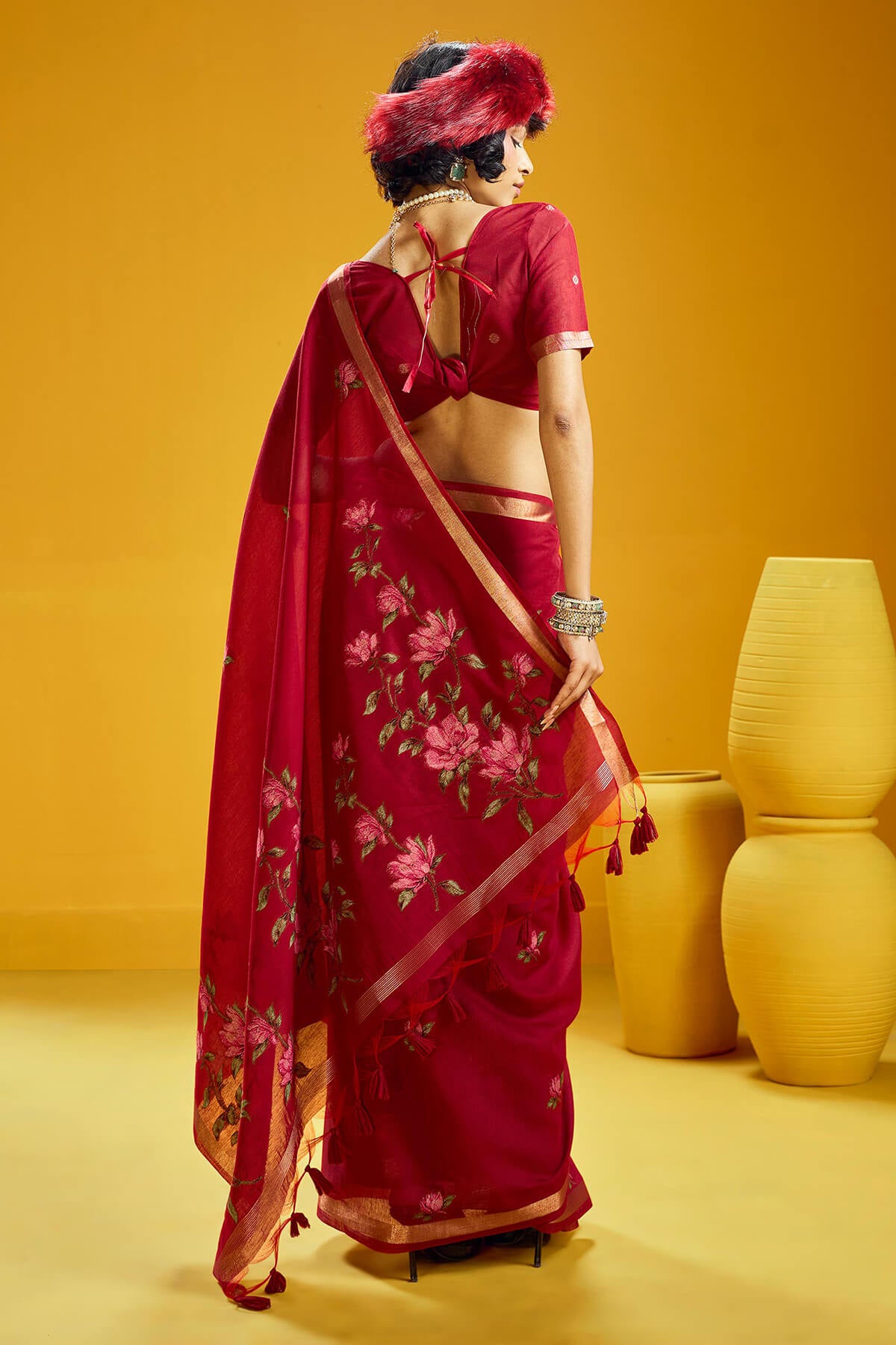 Scintillating Red Pure Munga Cotton Saree With Nectarous Blouse Piece