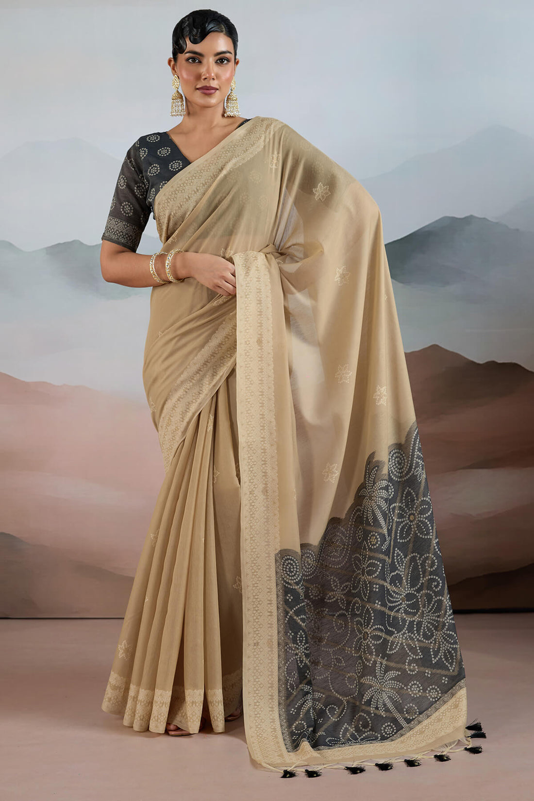 Improbable Beige Cotton Silk Saree With Vivacious Blouse Piece