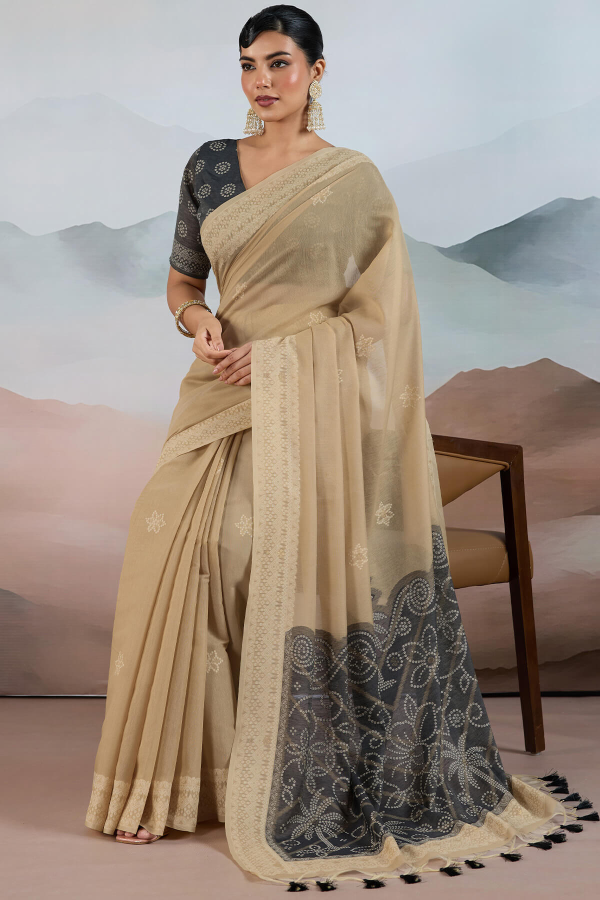 Improbable Beige Cotton Silk Saree With Vivacious Blouse Piece