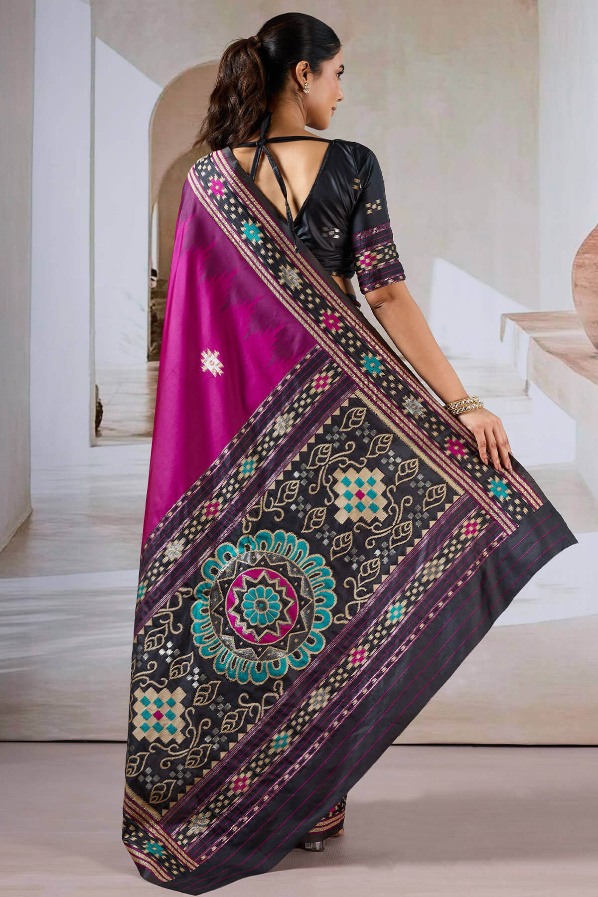 Entrancing Purple Patola Silk Saree with Dazzling Blouse Piece