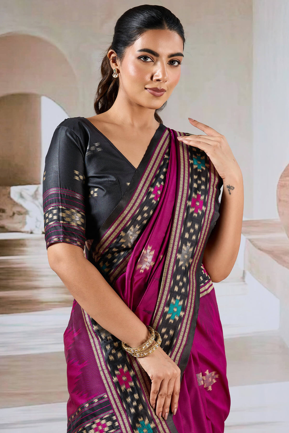 Entrancing Purple Patola Silk Saree with Dazzling Blouse Piece