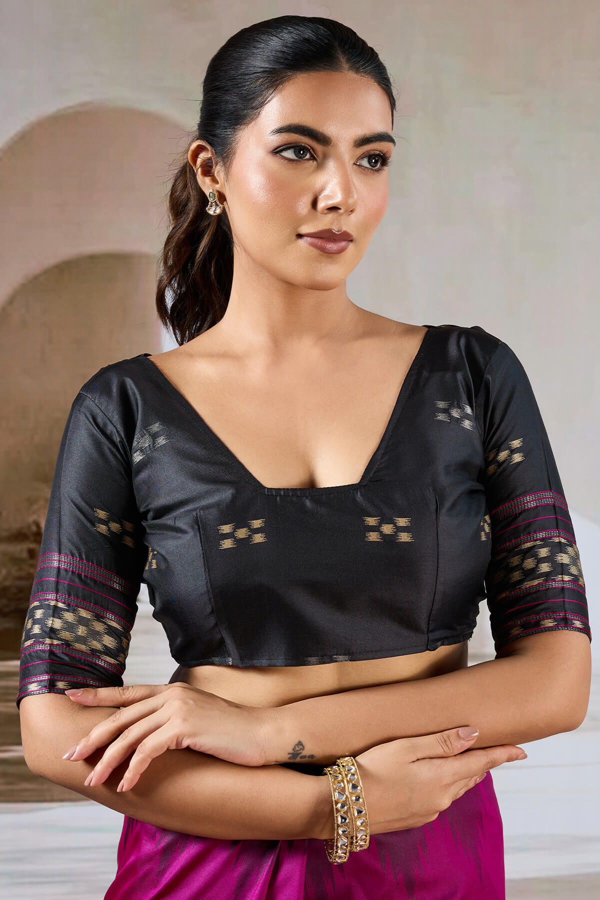 Entrancing Purple Patola Silk Saree with Dazzling Blouse Piece