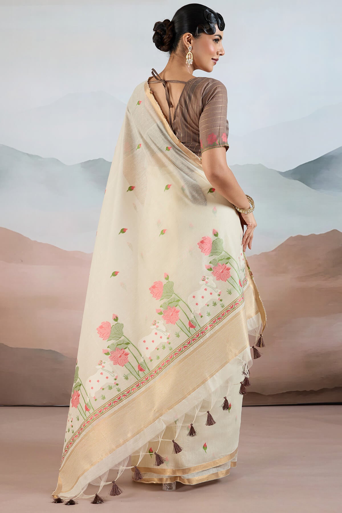 Snazzy Beige Spun Cotton Silk Saree With Capricious Blouse Piece