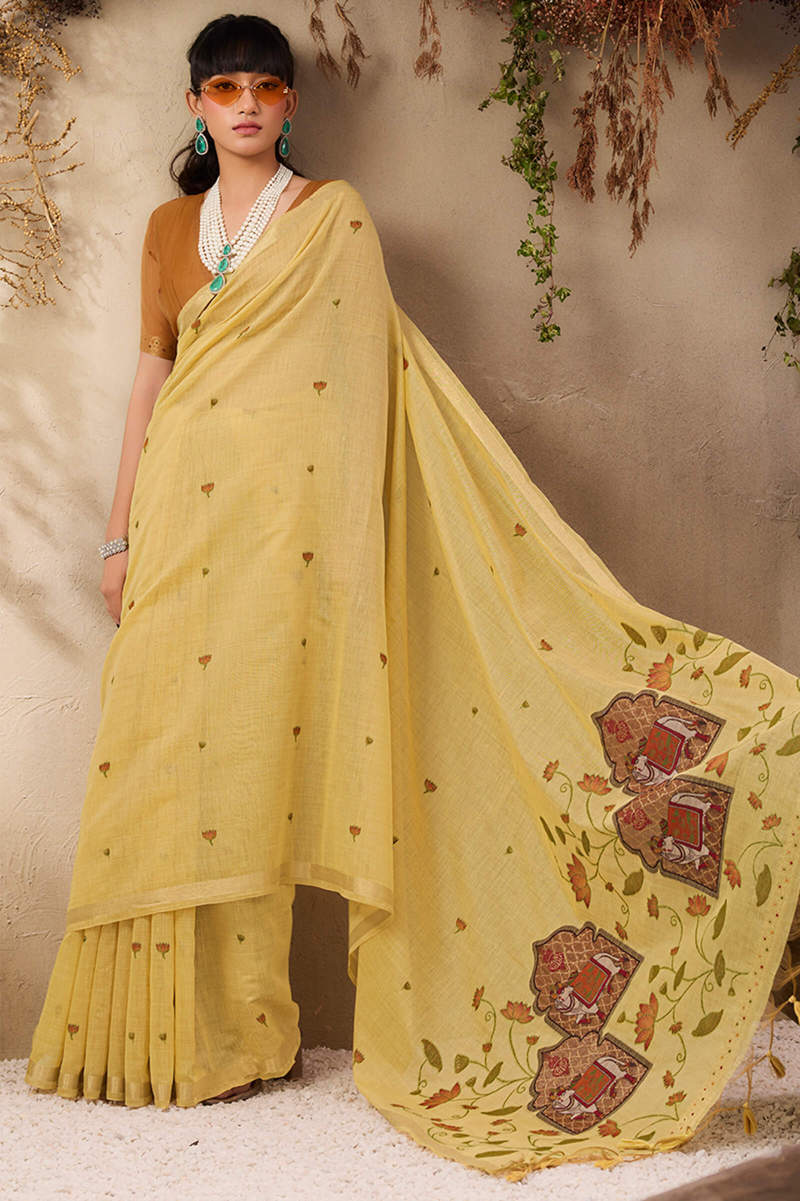 Desiring Yellow Cotton Silk Saree With Staggering Blouse Piece