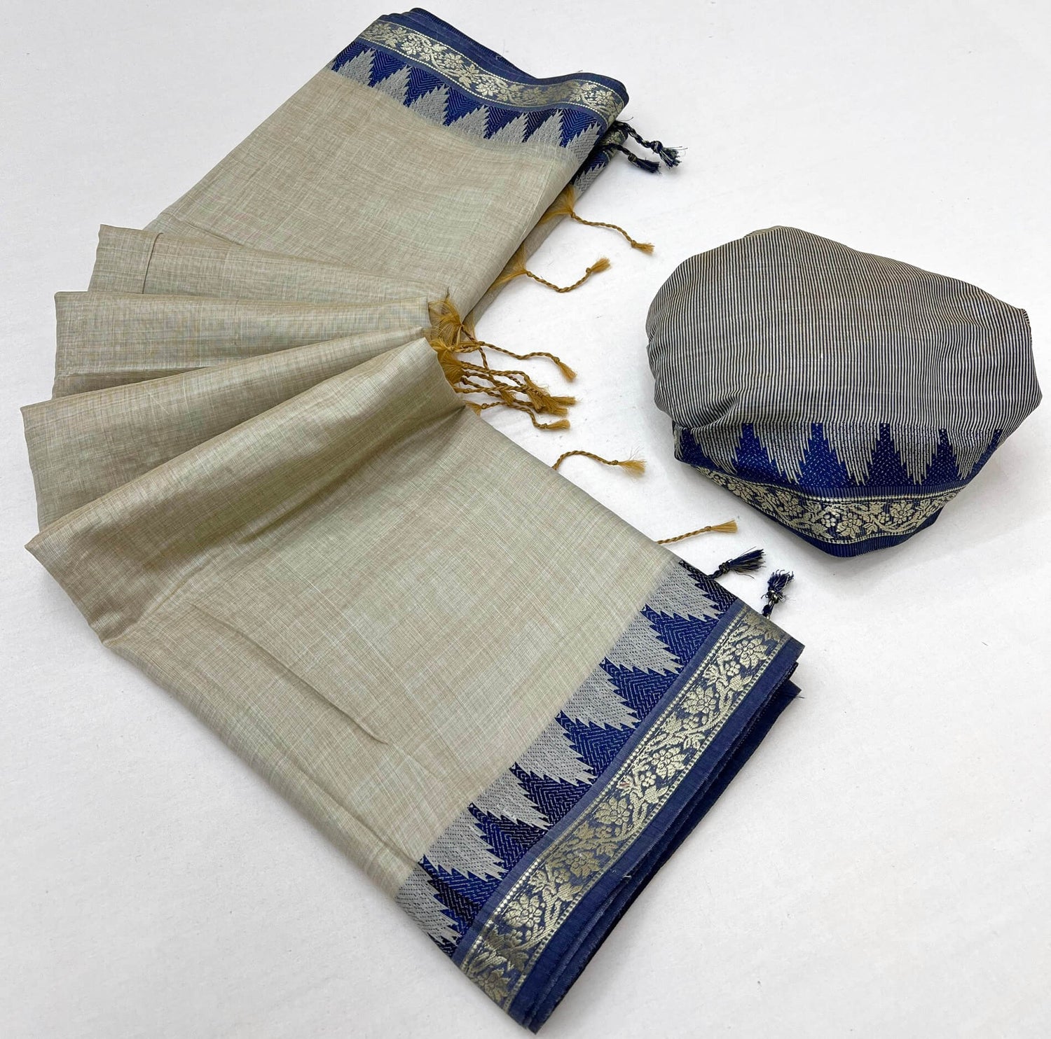 Classic Grey Cotton Silk Saree With Arresting Blouse Piece