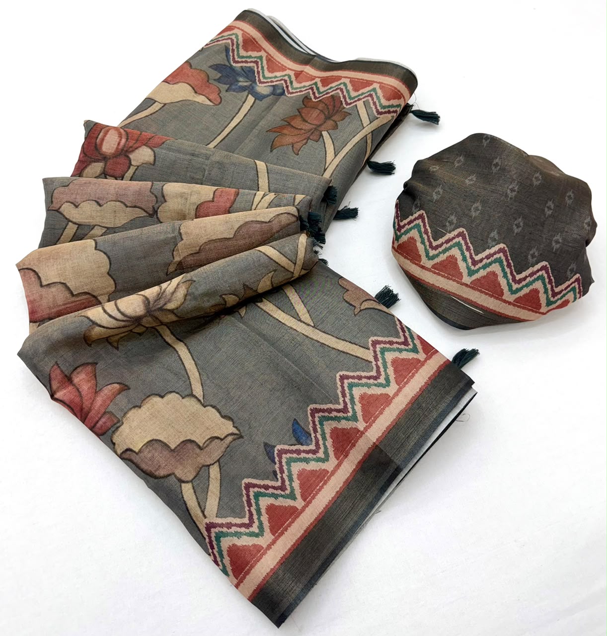 Exceptional Grey Printed Cotton Silk Saree With Impressive Blouse Piece