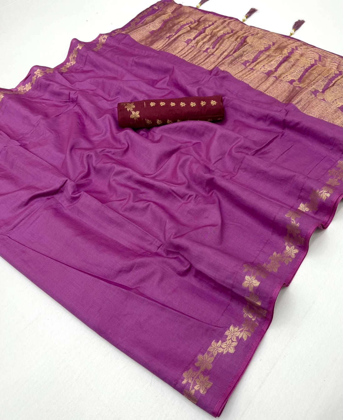 Enthralling Purple Viscose Cotton Silk Saree With Moiety Blouse Piece