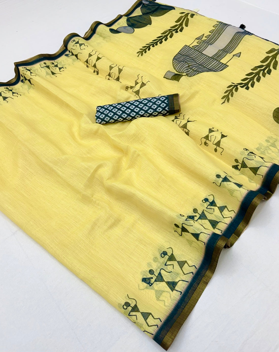 Sonorous Yellow Printed Cotton Silk Saree With Precious Blouse Piece