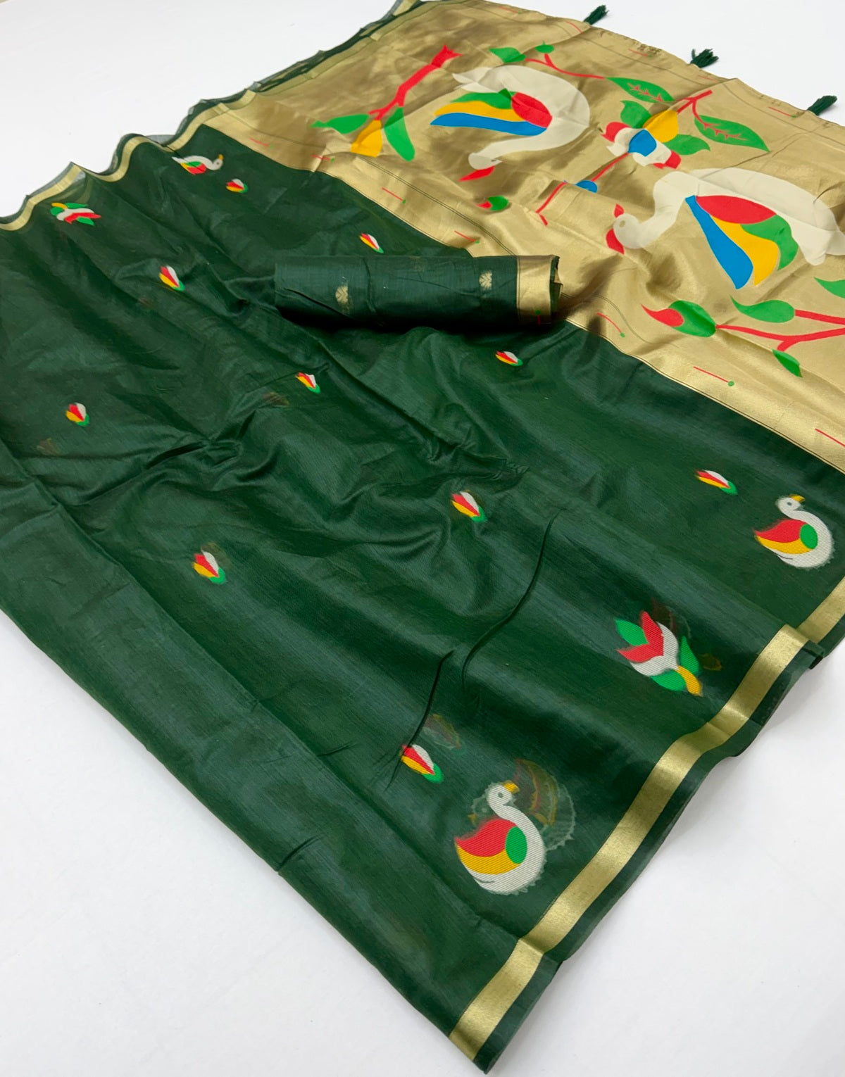 Evocative Dark Green Pure Munga Cotton Silk Saree With Appealing Blouse Piece