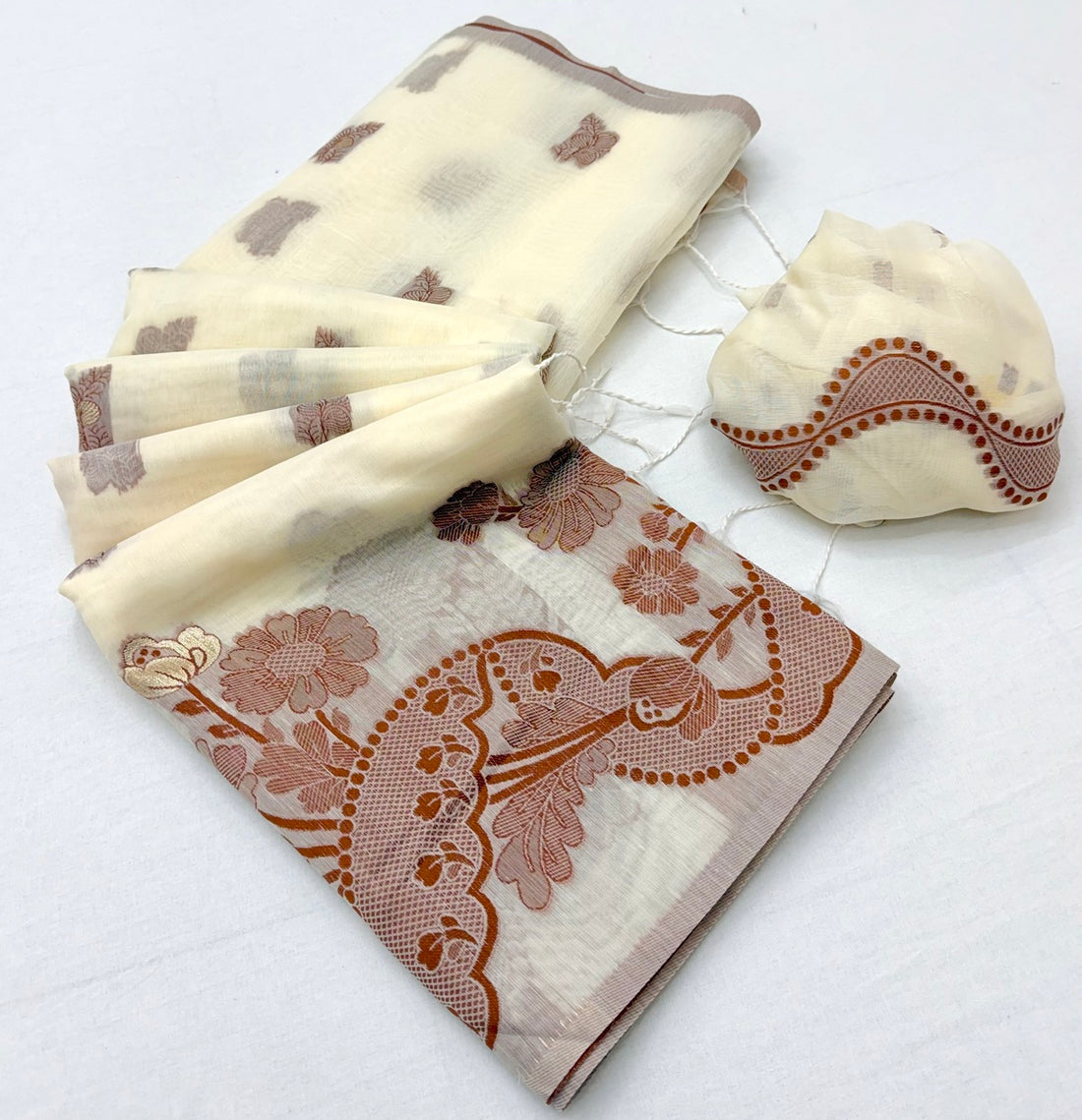 Nectarous Off White Jamdani Cotton Silk Saree With Designer Blouse Piece