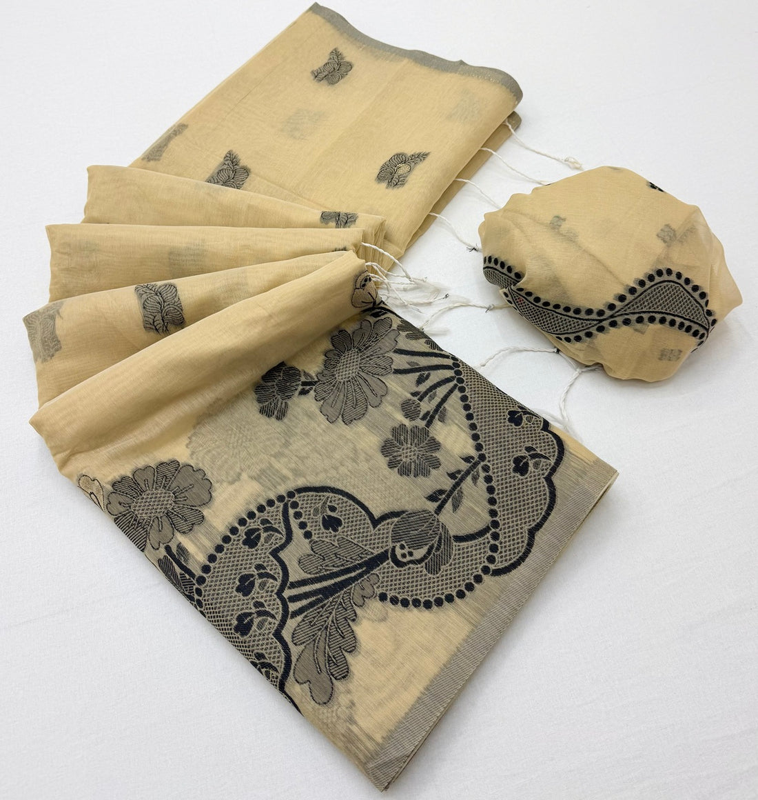 Exquisite Beige Jamdani Cotton Silk Saree With Stunning Blouse Piece