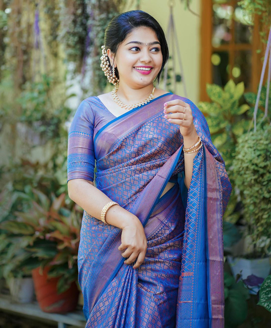 Splendorous Blue Soft Silk Saree With Exuberant Blouse Piece