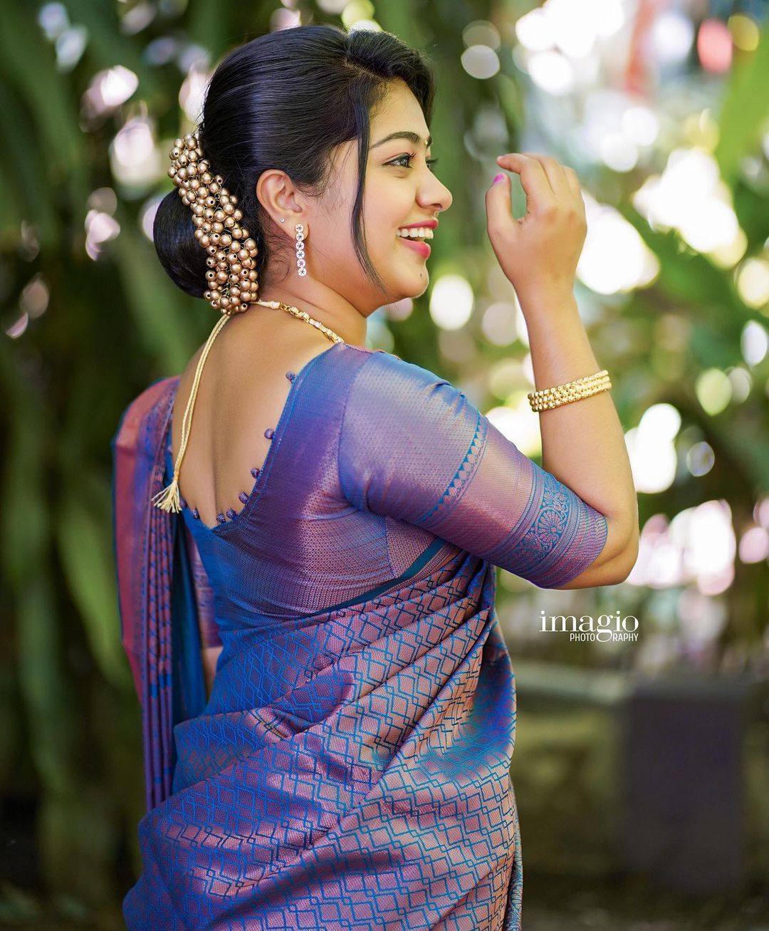 Splendorous Blue Soft Silk Saree With Exuberant Blouse Piece