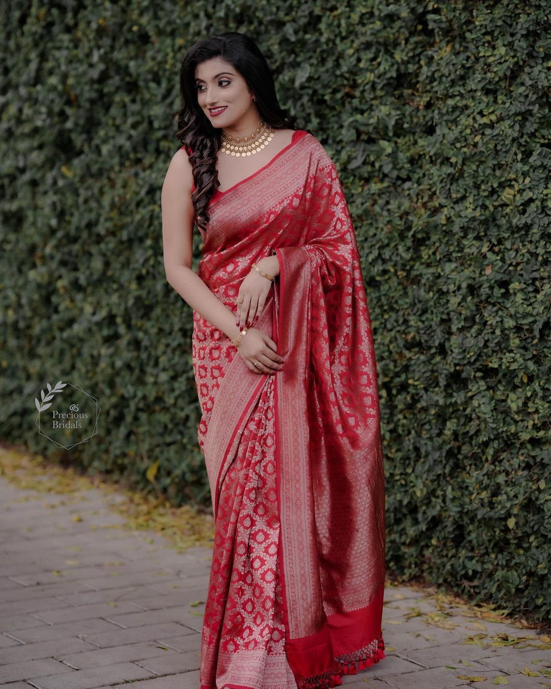 Smart Red Soft Banarasi Silk Saree With Arresting Blouse Piece