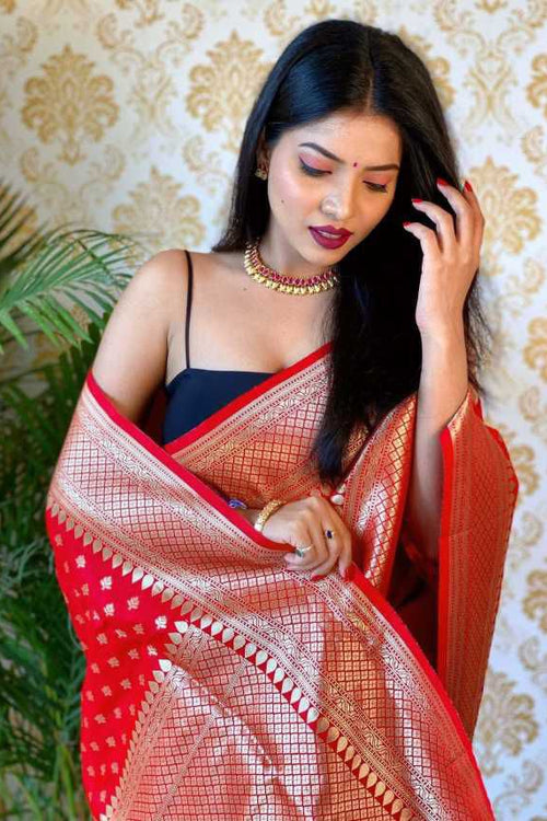 Load image into Gallery viewer, Excellent Red Soft Banarasi Silk Saree With Nemesis Blouse Piece
