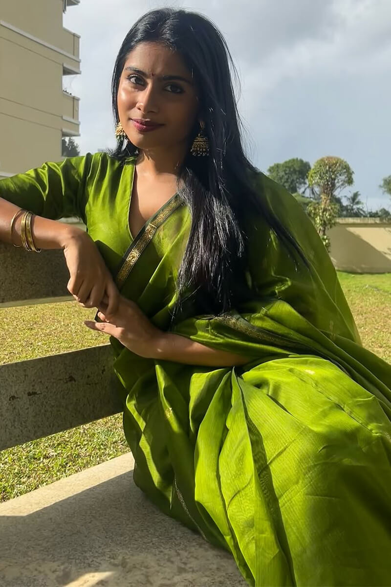 Enamoring Green Cotton Silk Saree With Snappy Blouse Piece
