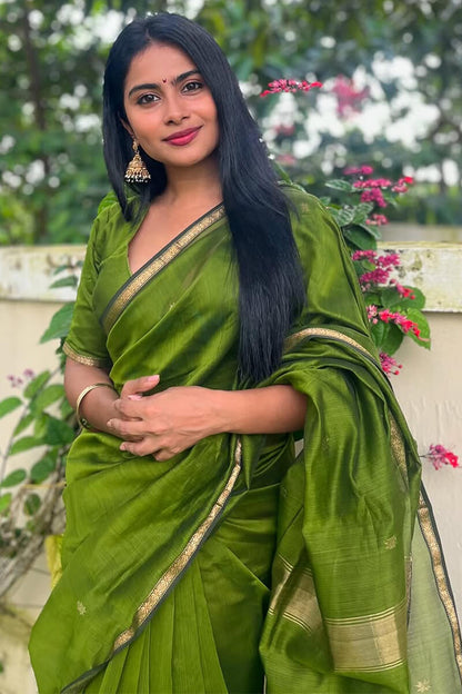 Enamoring Green Cotton Silk Saree With Snappy Blouse Piece