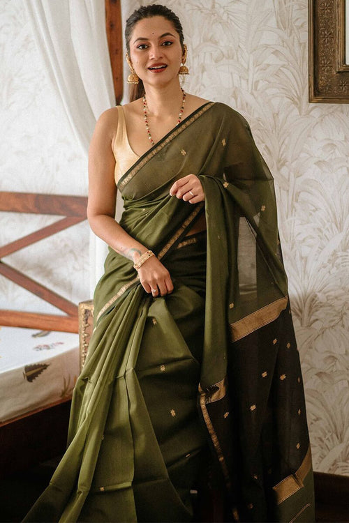 Load image into Gallery viewer, Precious Green Cotton Silk Saree With Gratifying Blouse Piece
