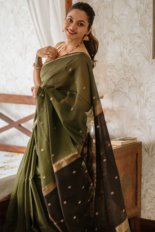 Load image into Gallery viewer, Precious Green Cotton Silk Saree With Gratifying Blouse Piece
