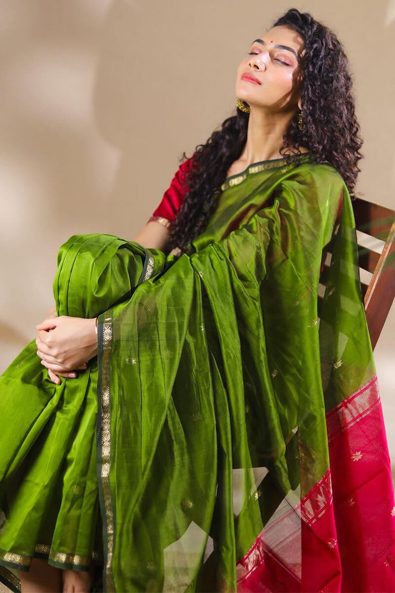 Opulent Green Cotton Silk Saree With Demanding Blouse Piece