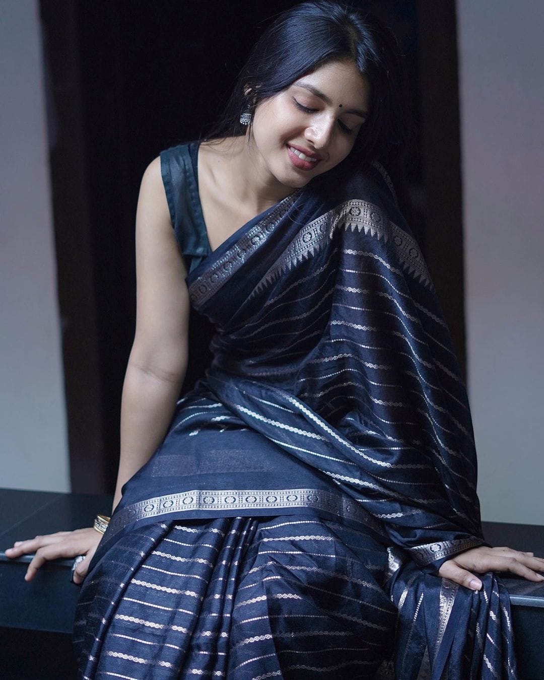 Engrossing Black Soft Banarasi Silk Saree With Flattering Blouse Piece