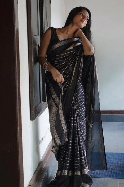 Engrossing Black Soft Banarasi Silk Saree With Flattering Blouse Piece