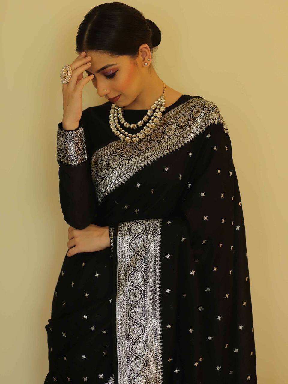 Precious Black Cotton Silk Saree With Sizzling Blouse Piece