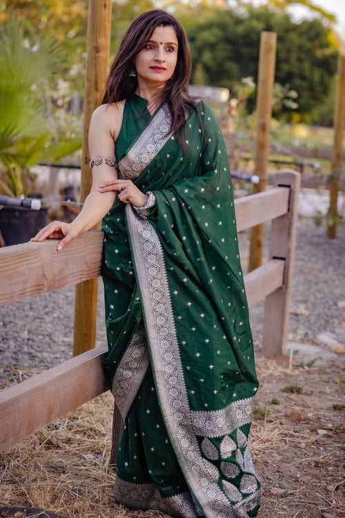 Load image into Gallery viewer, Attractive Green Cotton Silk Saree With Sensational Blouse Piece
