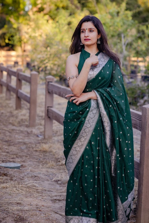 Load image into Gallery viewer, Attractive Green Cotton Silk Saree With Sensational Blouse Piece
